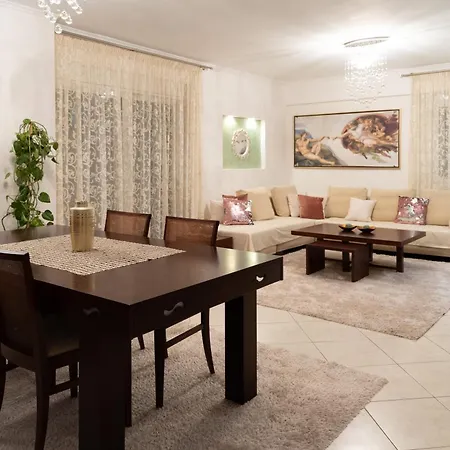 شقة Sunshine Retreat